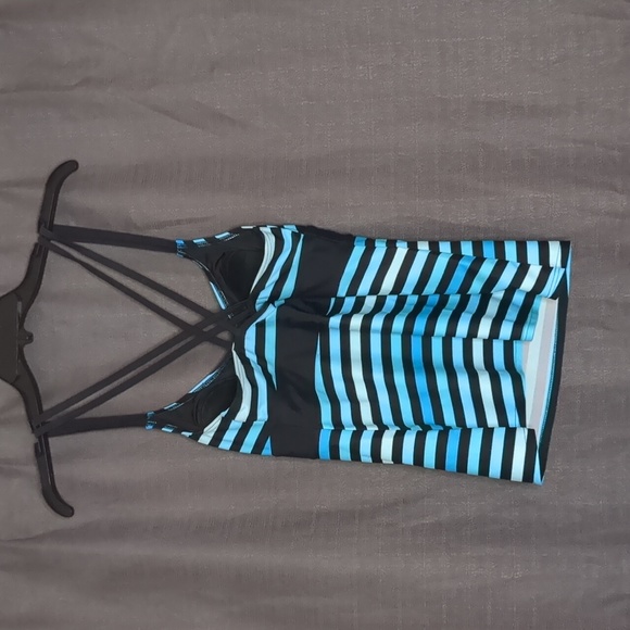 Tropical Escape Tankini Swimsuit Top - Picture 2 of 5